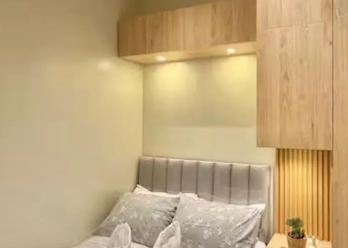 J Radiant Coast Condotel * 马尼拉