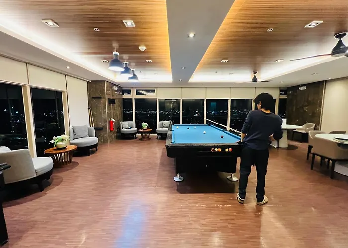 J Radiant Coast Condotel * 马尼拉